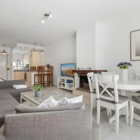 Miramar Townhouse In By Costarentals - Ref 62 *